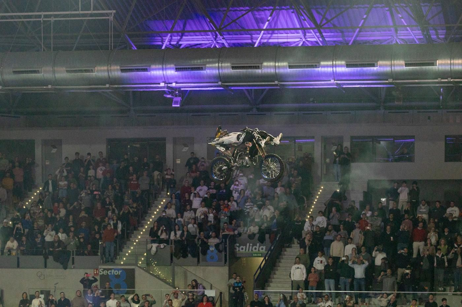 En imágenes: el Soloflow Freestyle enamora en Jaén con acrobacias y espectáculo en estado puro