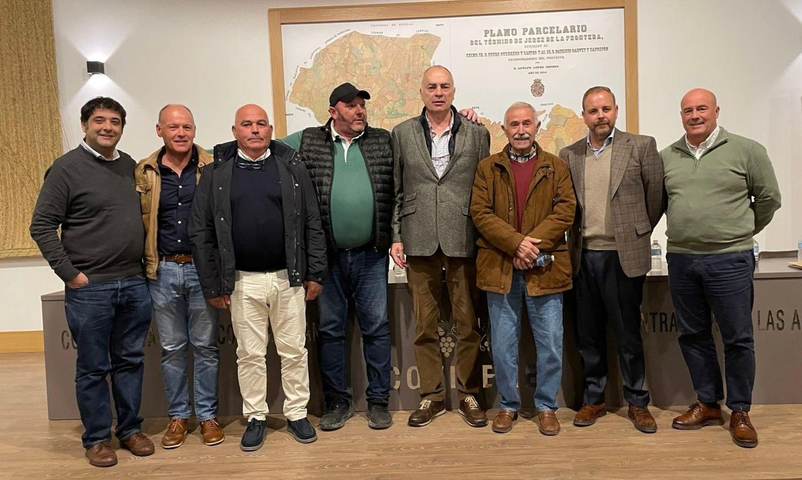 La nueva junta rectora de Covijerez, junto al presidente saliente.