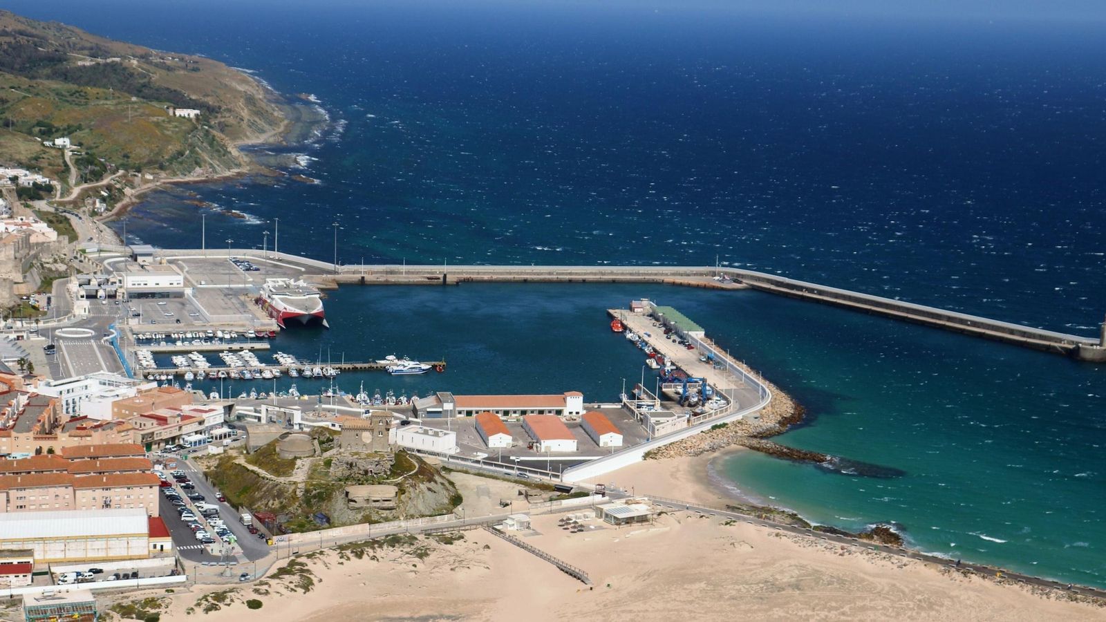 Imagen aérea del Puerto de Tarifa. Imagen aérea del Puerto de Tarifa.