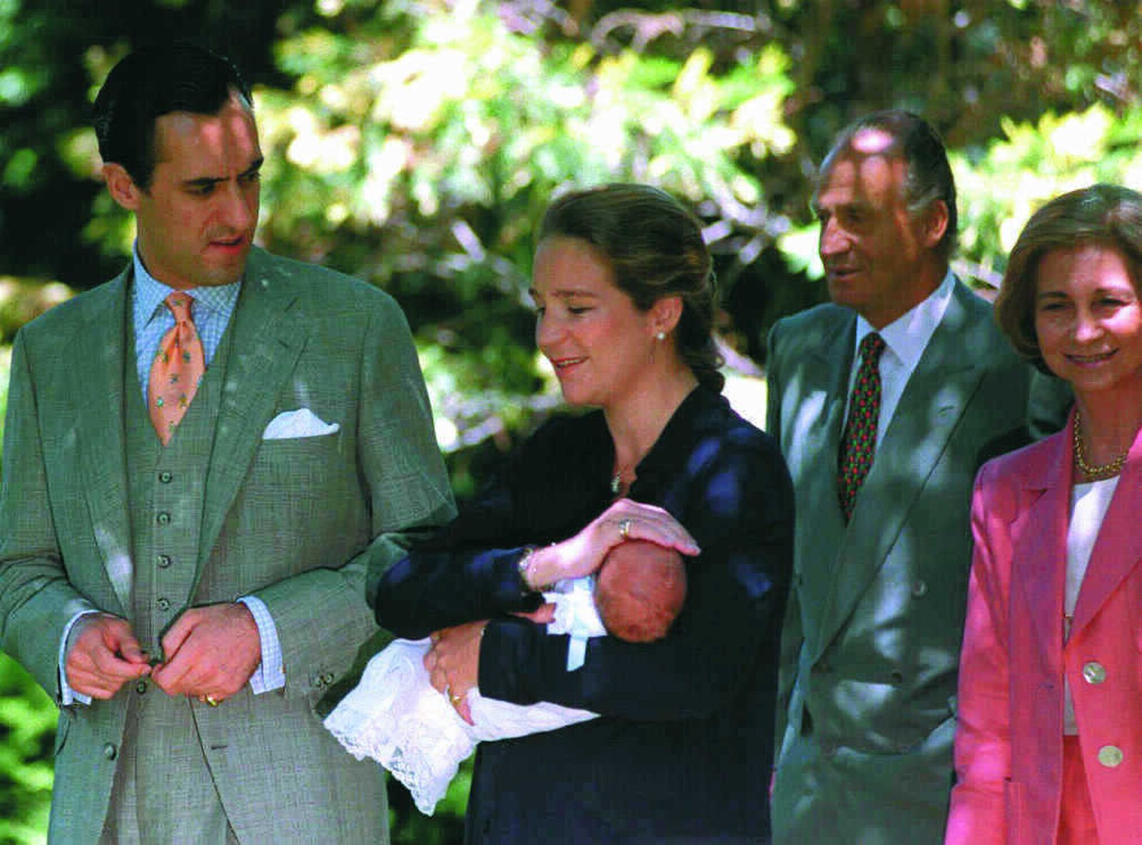 Jaime de Marichalar y Elena de Borbón, con su hijo Froilán, junto a los Reyes Juan Carlos y Sofía.