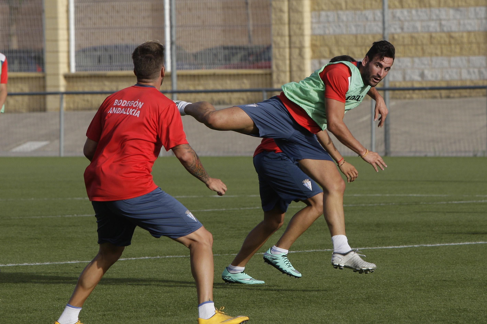 Regino, en un entrenamiento cuando militaba en el San Fernando.