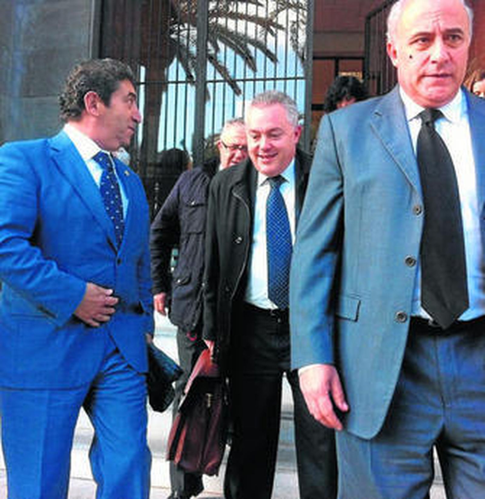 Francisco Javier Rodríguez Barea junto a su abogado, Juan Marfil.