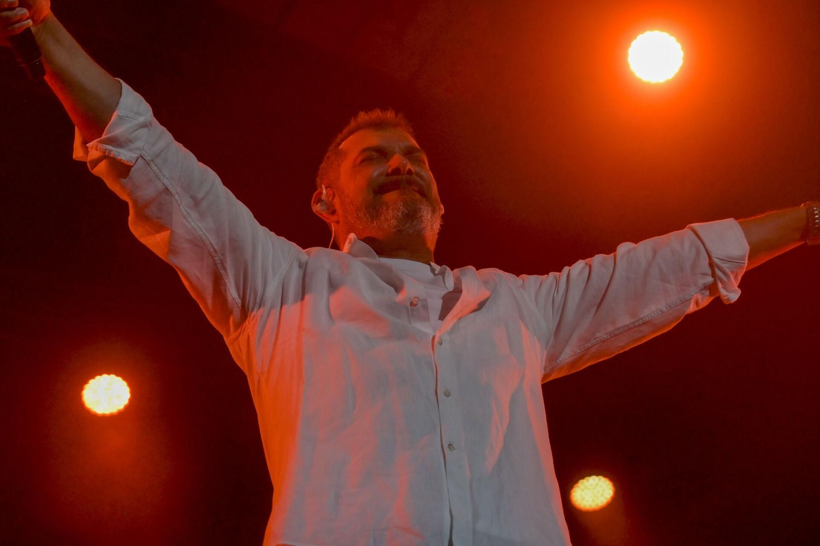 Así fue el concierto, bajo la lluvia, de Los Chichos en Granada
