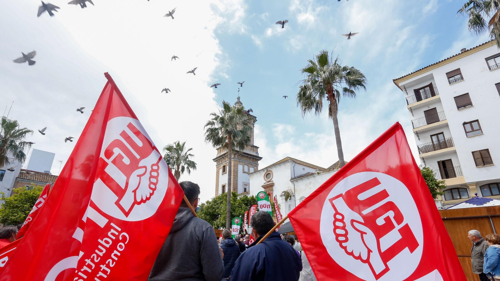 Miembros de UGT, en una manfestación en la Plaza Alta de Algeciras.