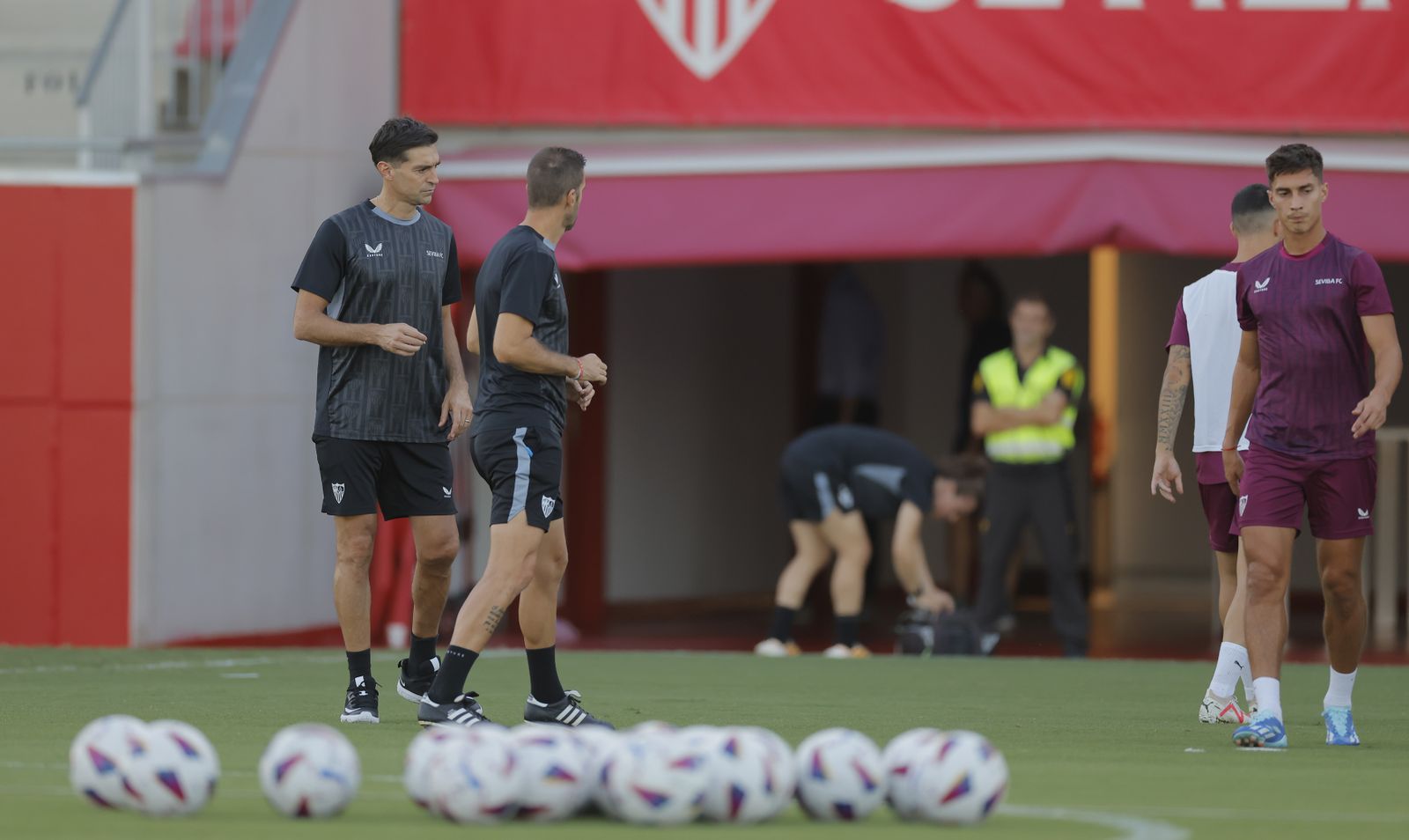 Las fotos del primer entrenamiento de Diego Alonso como entrenador del Sevilla FC