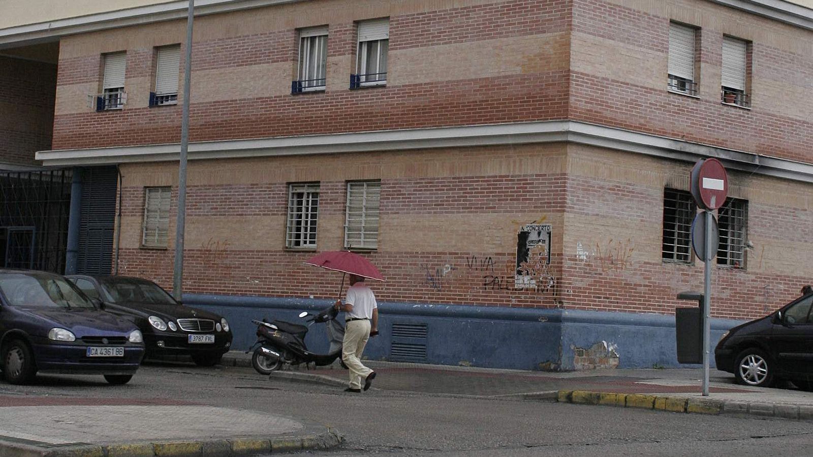 Una imagen de los pisos sociales de la Junta en la calle Valdés.