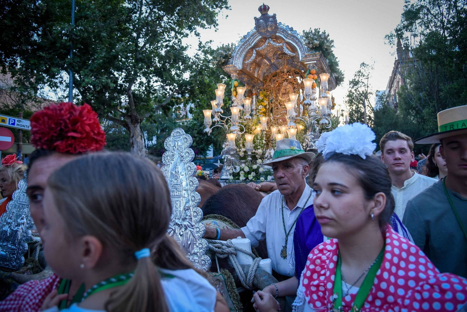 Llegada de la Hermandad del Rocío de Triana 2025 a Sevilla