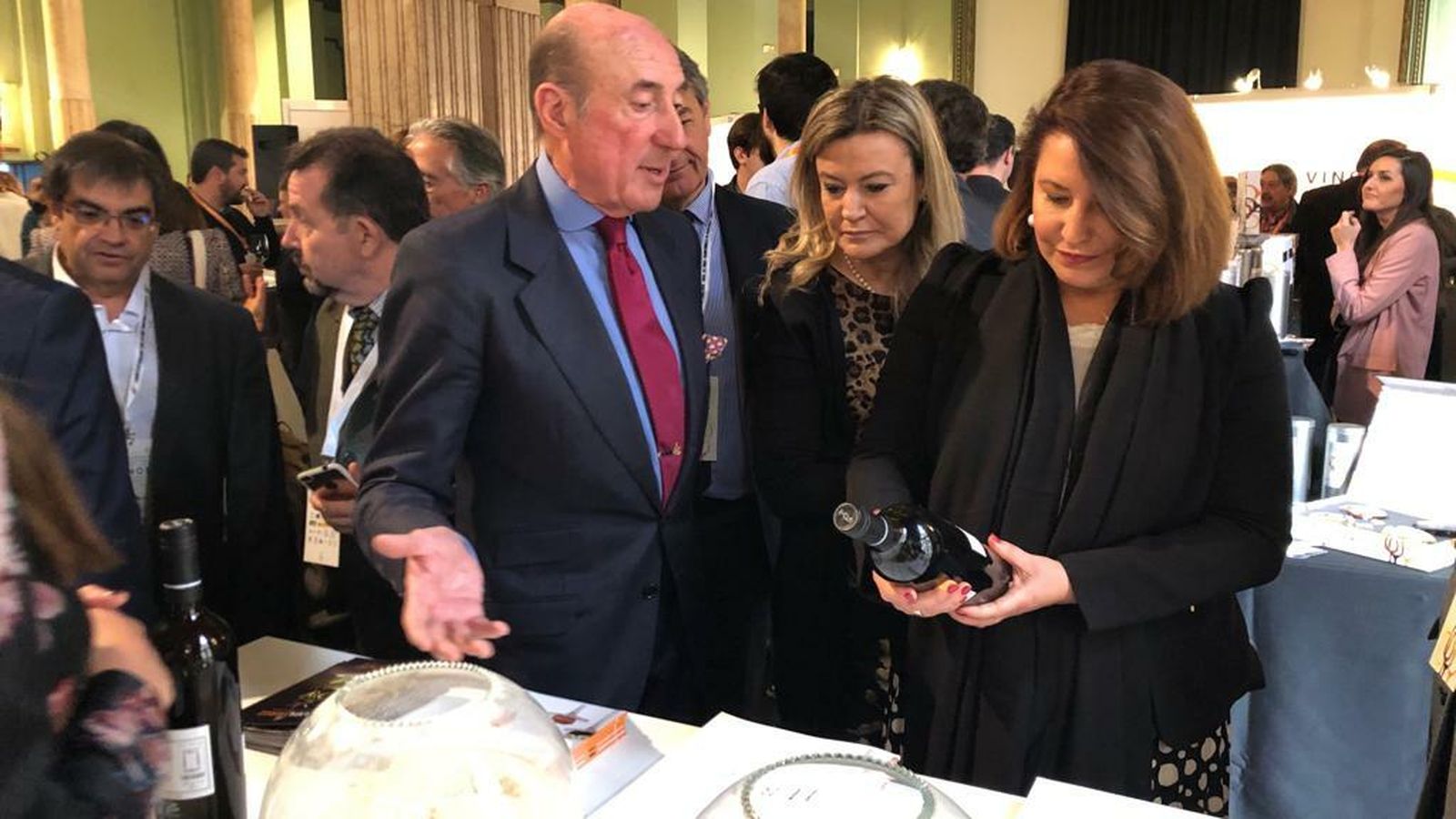 La consejera de Agricultura, Carmen Crespo, junto al presidente del Consejo Regulador del jerez, Beltrán Domecq.