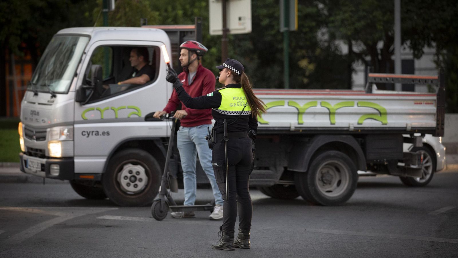 La Policía ha realizado su labor habitual de descongestionar el tráfico y no había dispositivo especial por la ZBE.