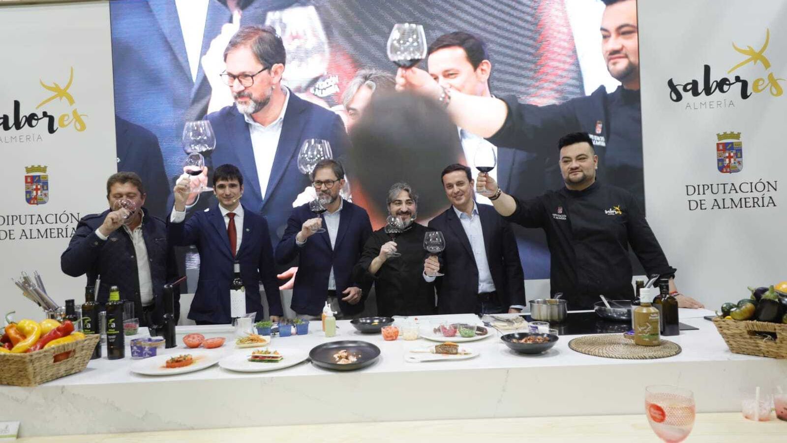 Brindis con Tony García.