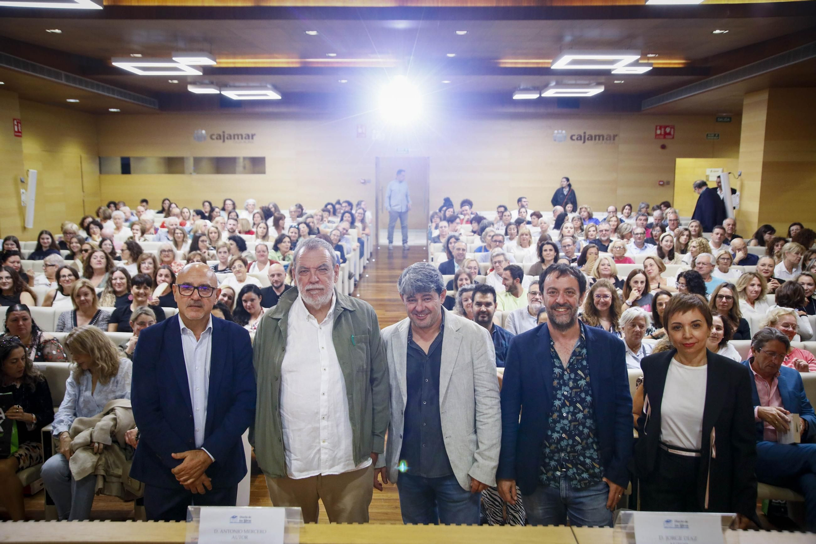 Carmen Mola presenta su libro "El clan" en la Casa de las mariposas de Almería, en imágenes