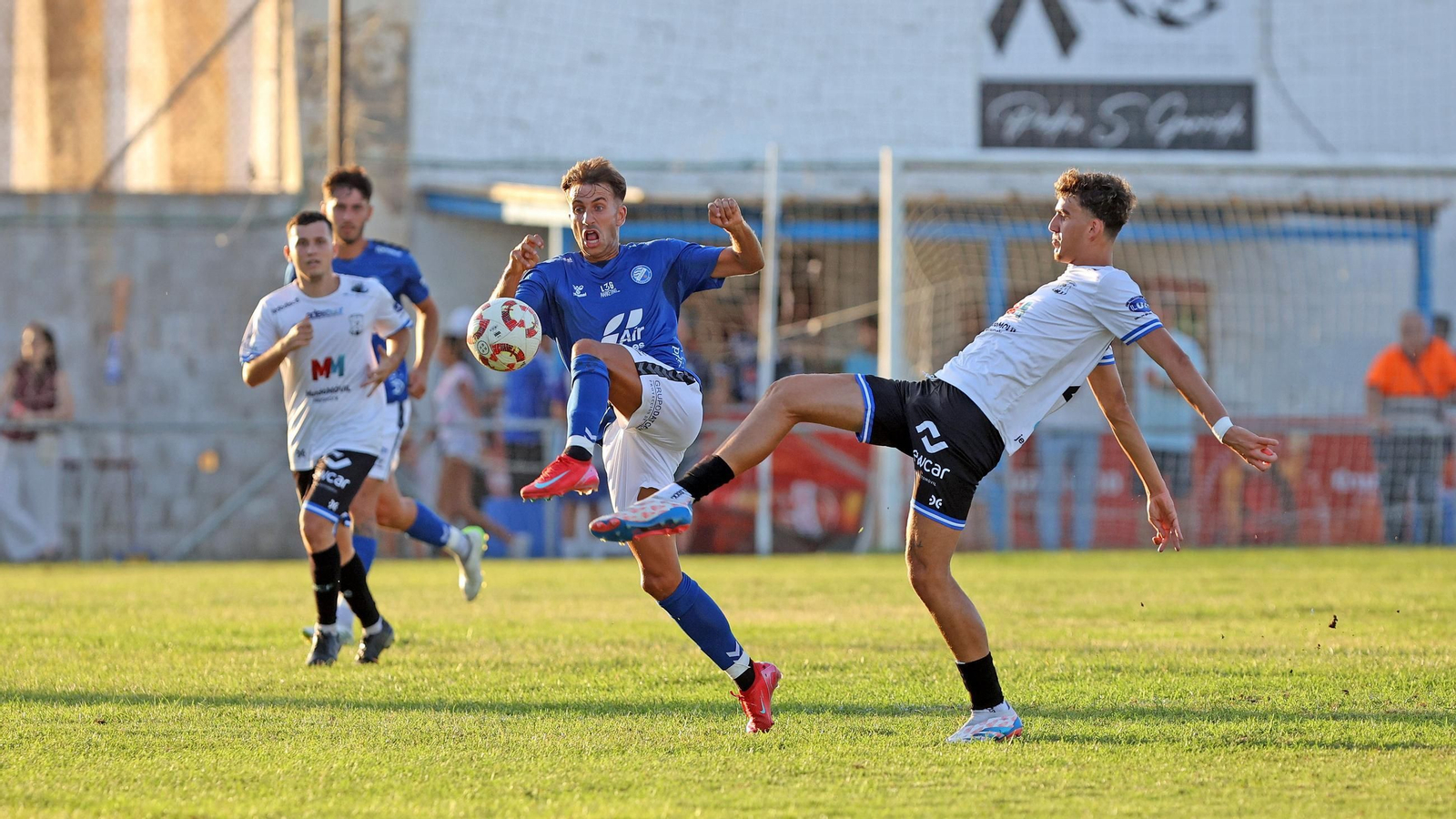 Imágenes del Trofeo de la Copa y la Venencia entre el Jerez Industrial y el Xerez DFC