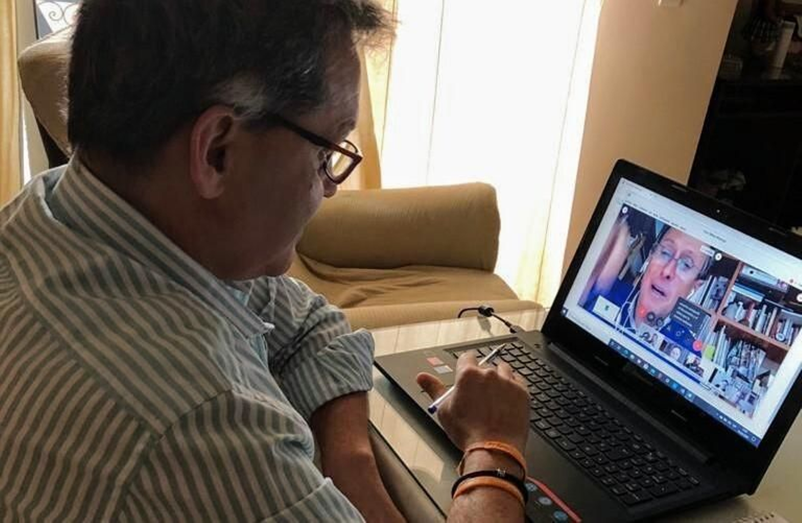 El concejal de Turismo de Sanlúcar, Javier Gómez Porrúa, durante la videoconferencia.