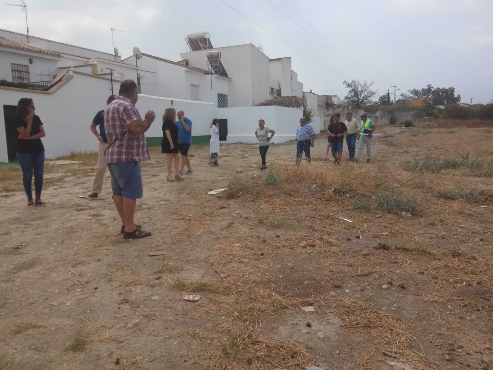 Vecinos y comerciantes.