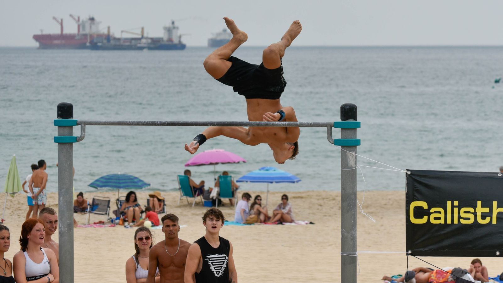 Mañana de calistenia en la playa de Getares