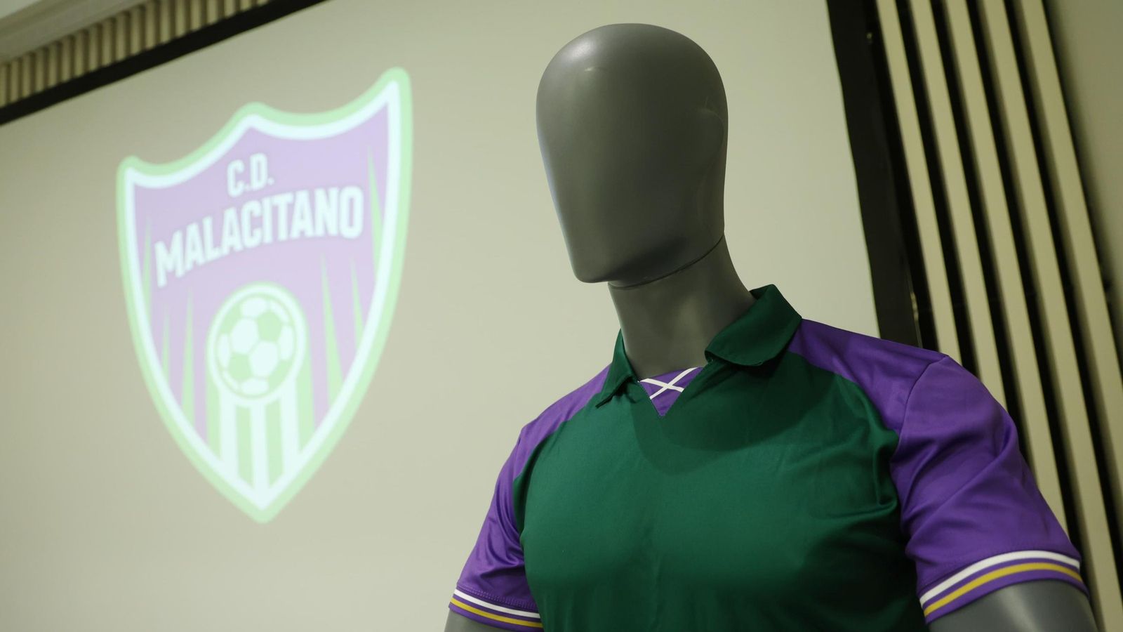 Primera equipación del CD Malacitano