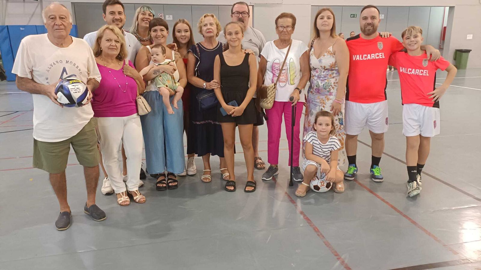 Manuel Rodríguez con su familia en el homenaje.
