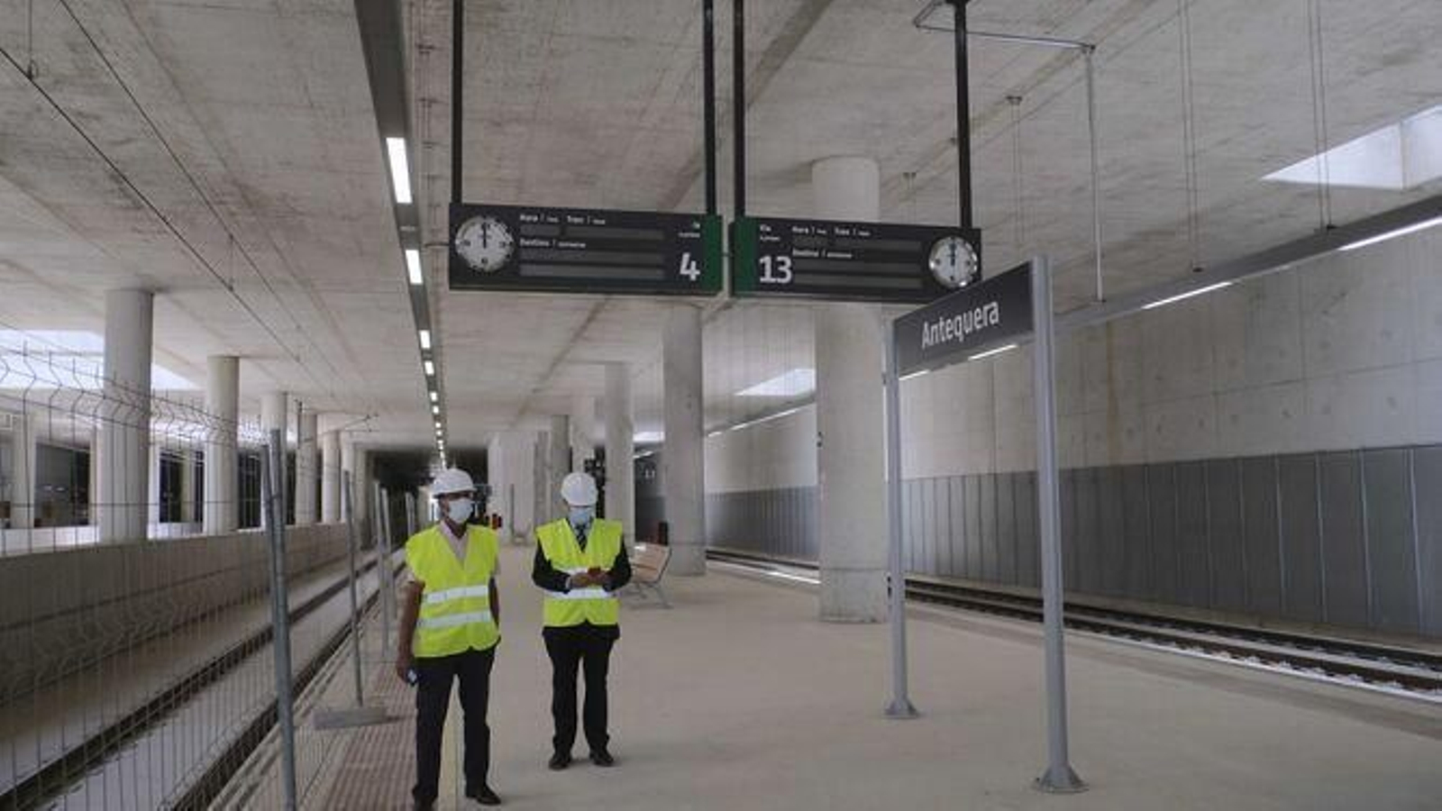 Zona de andenes de la nueva estación AVE de Antequera.