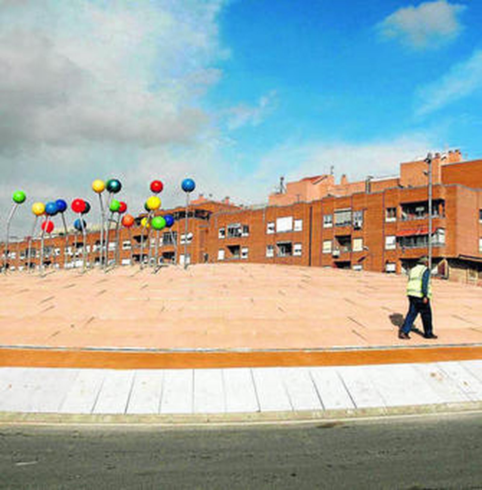 Rotonda de acceso a Torrecárdenas desde el nuevo bulevar de la 340.