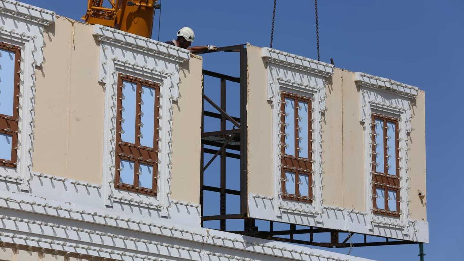Puerta de el Real de la Feria de Málaga en construcción