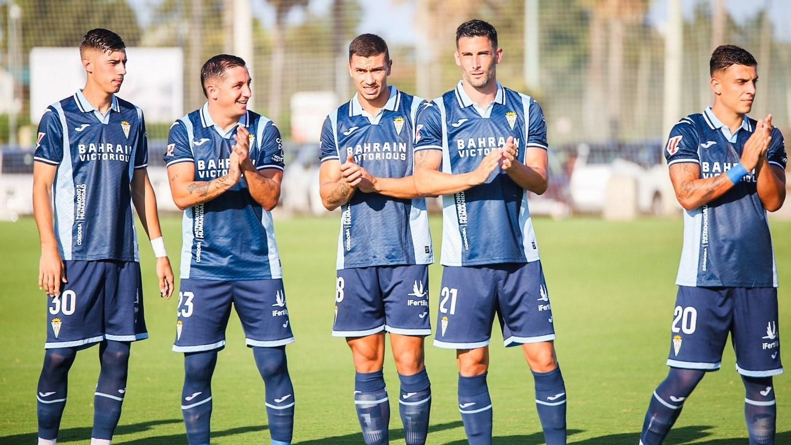 Los jugadores del Córdoba CF, antes del amistoso ante el Al Arabi disputado en Oliva.