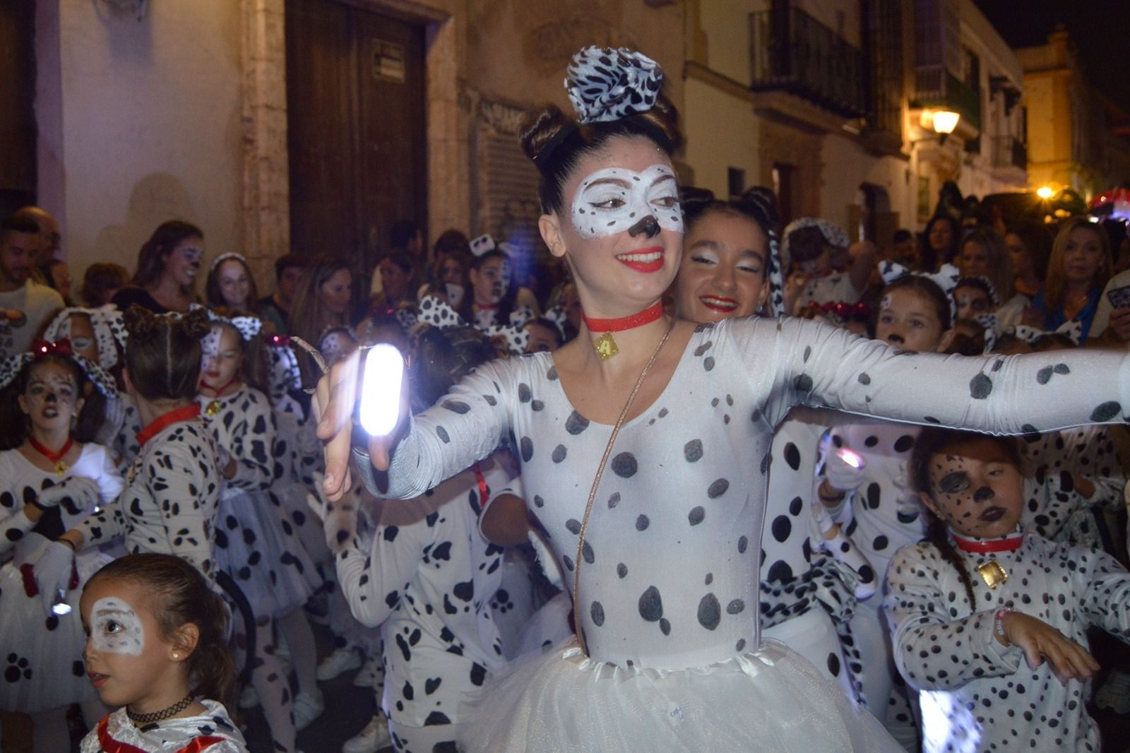 Búscate en la Cabalgata de Cruella de Vil en El Puerto