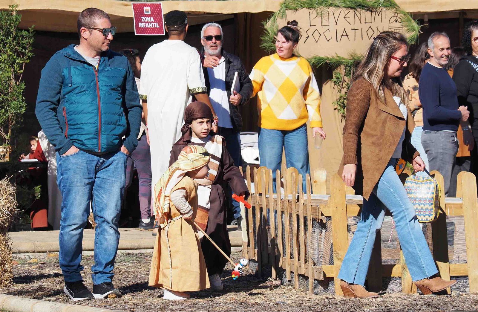 Las mejores imágenes de la recreación en Tharsis de la llegada del oro que llevarán los Reyes Magos a Belén