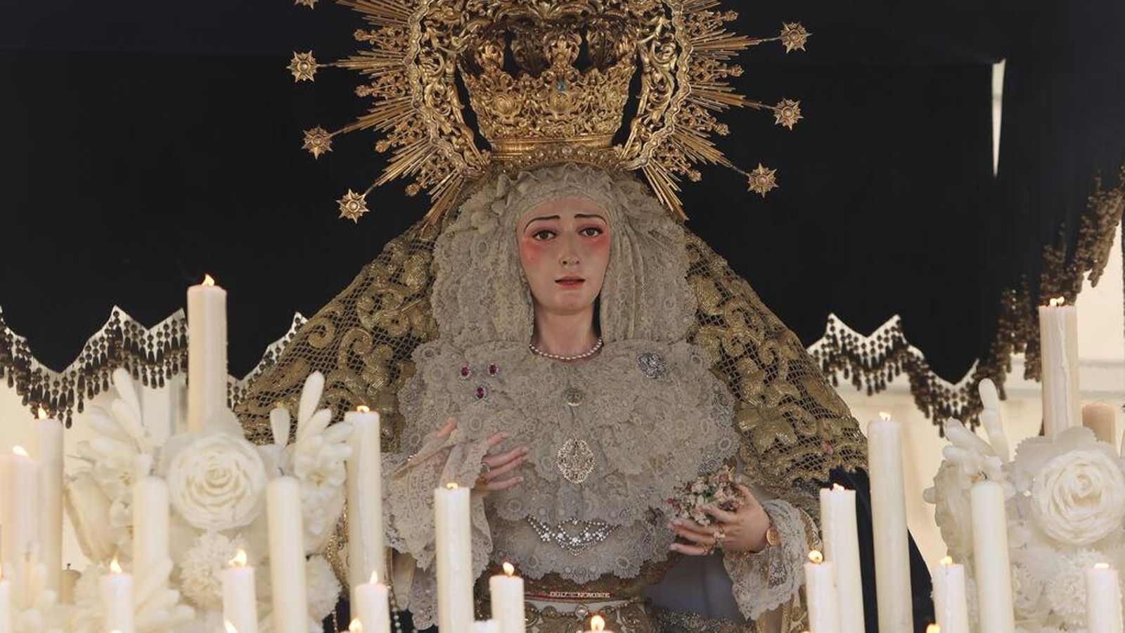 La imagen de la Virgen del Dulce Nombre de Bellavista es una de las primeras realizadas por Álvarez Duarte en 1969