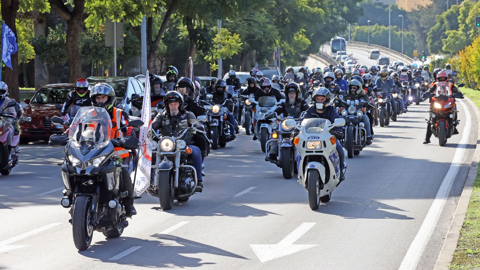 La Gran Caravana Motera Solidaria se pasea por Jerez