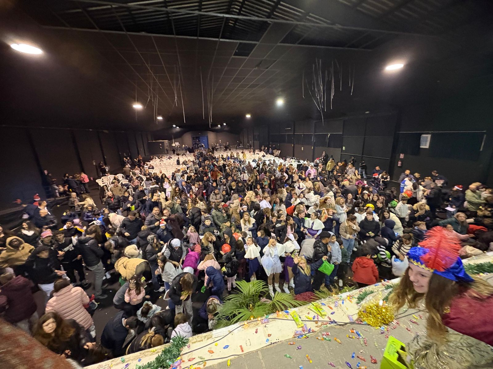 Magia y espectáculo se citan en la cabalgata más "diferente" de Olula del Río, en imágenes