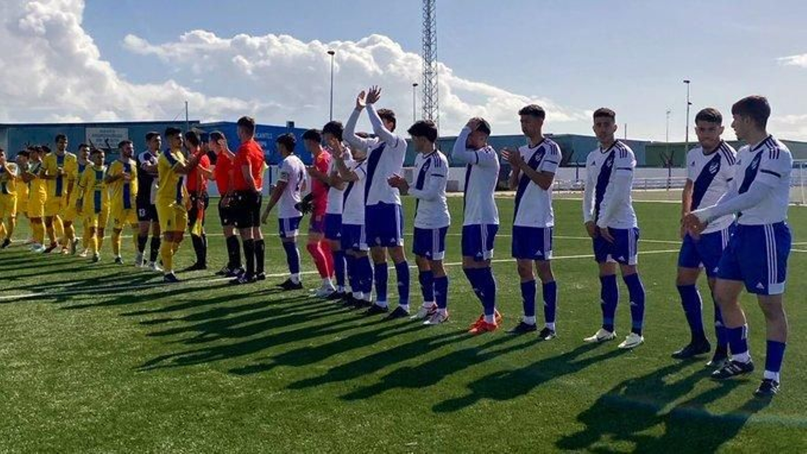El Atlético Onubense antes del partido contra el Tomares.