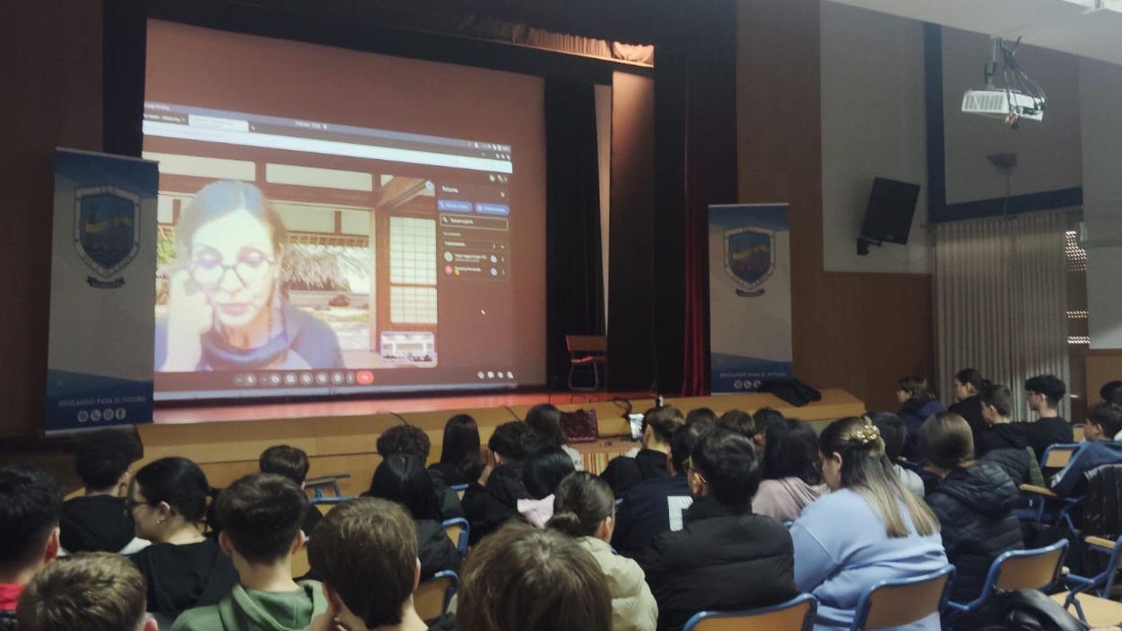 Videoconferencia de Nevenka Fernández con los alumnos del IES Isla de León en San Fernando