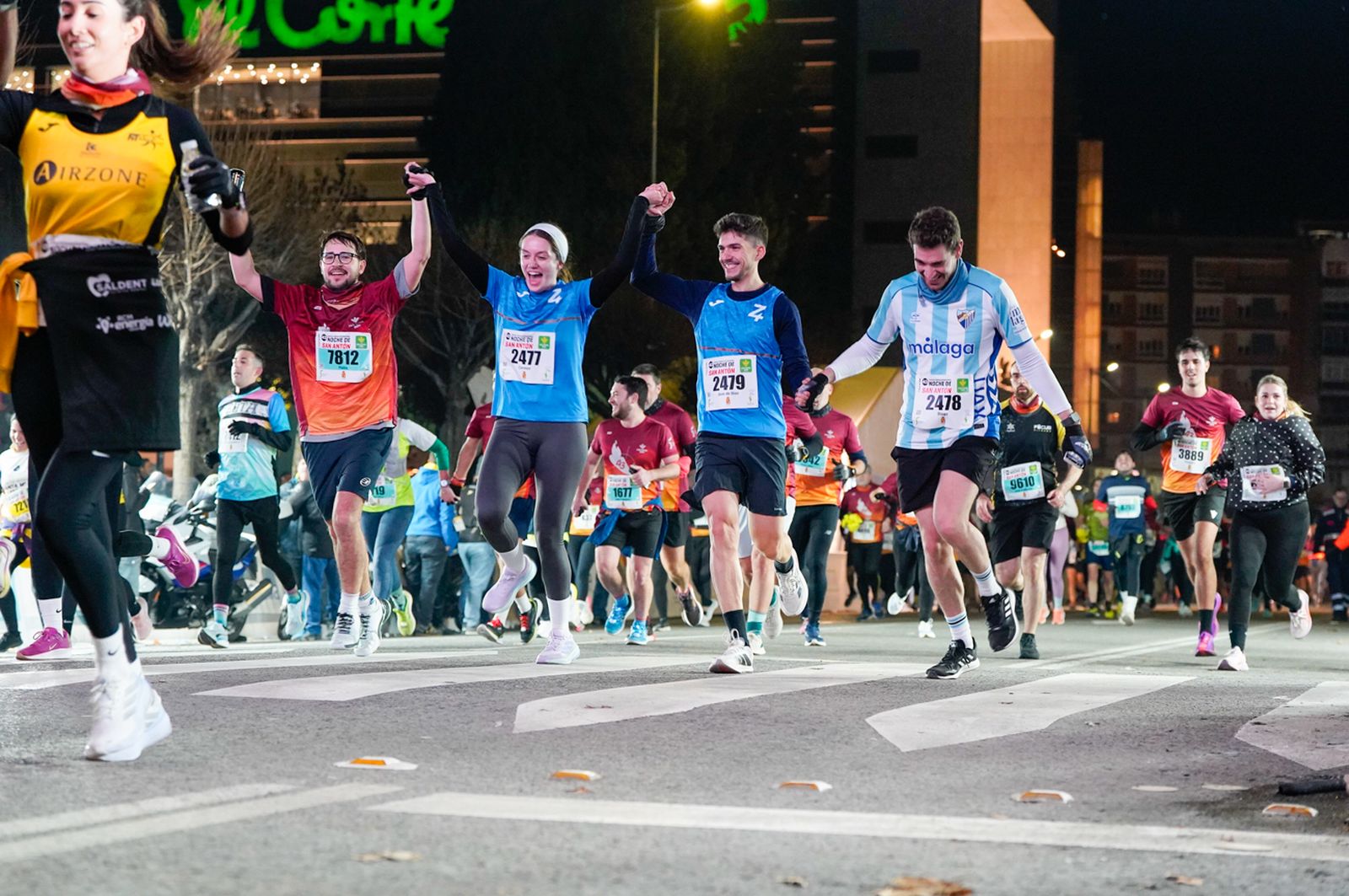 En imágenes: búscate en tu llegada a meta de la Carrera de San Antón 2026 (20)