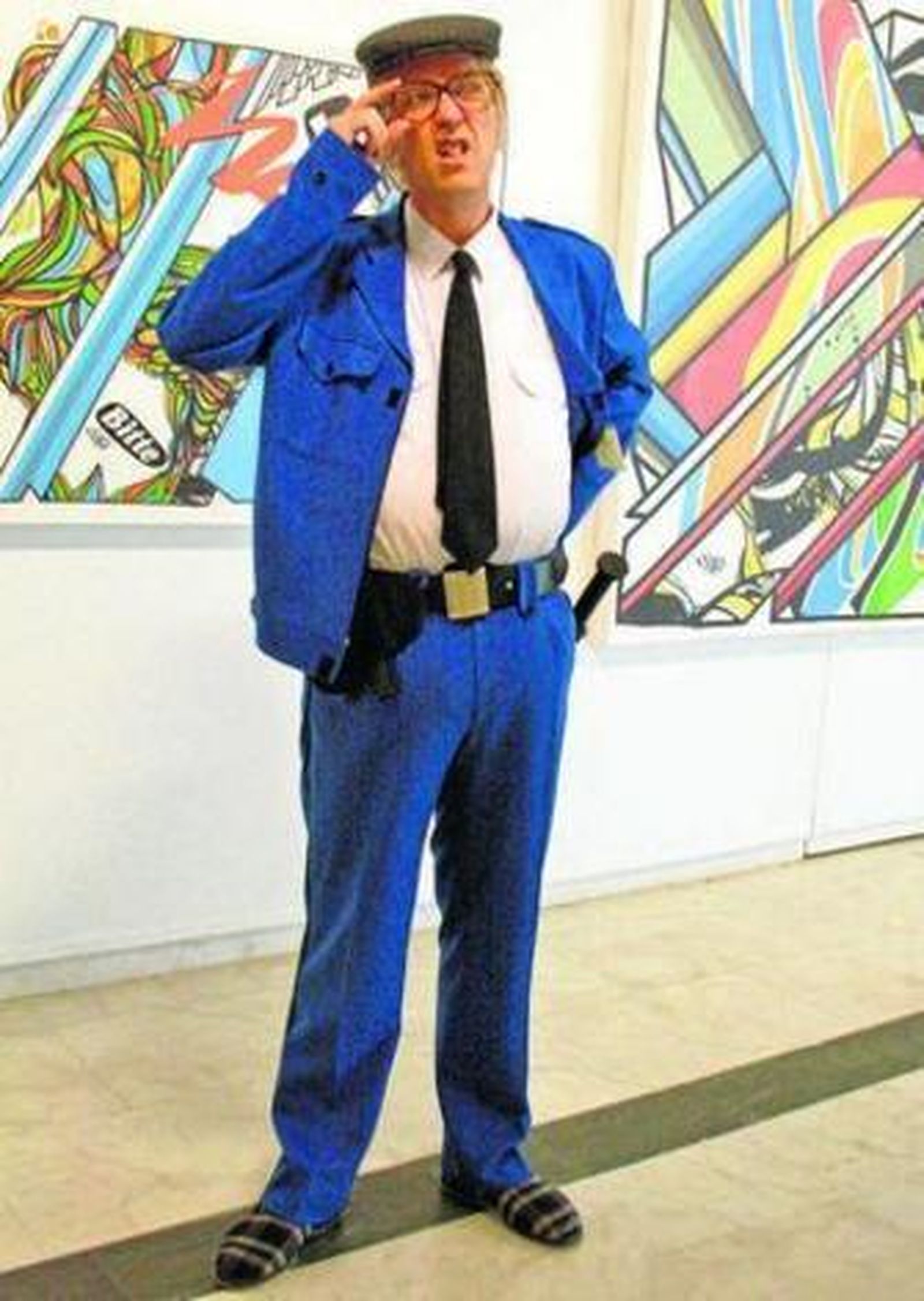 Joaquín Reyes como Onofre, uno de los vigilantes del museo.