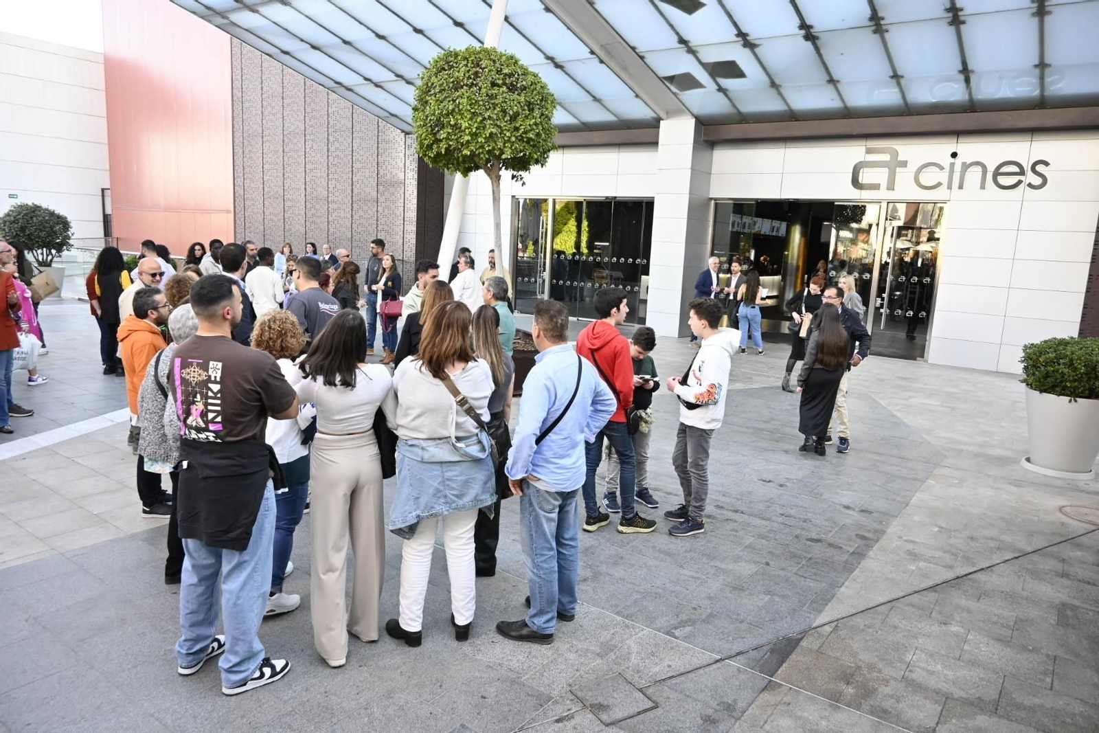 Estreno del cortometraje 'Carroña' del cineasta onubense Elías Pérez , en imágenes