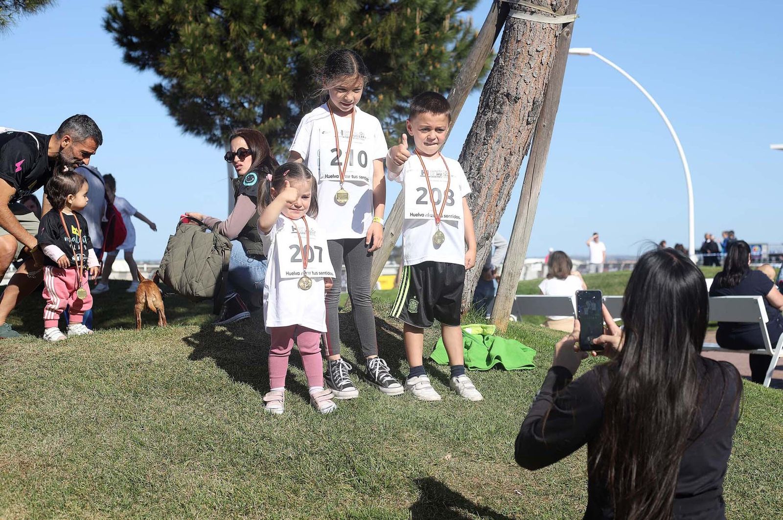 Imágenes de la carrera infantil previa a la "10K Puerta del Descubrimiento"