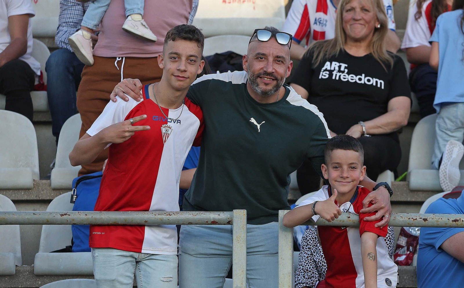 Fotos de la afición durante el Algeciras - Córdoba en el Nuevo Mirador