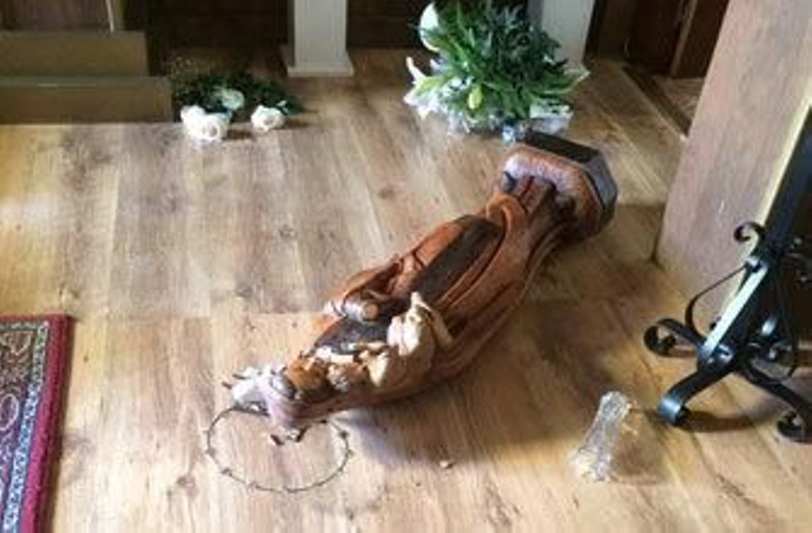 La Guardia Civil toma huellas en la iglesia de Rincón de la Victoria atacada