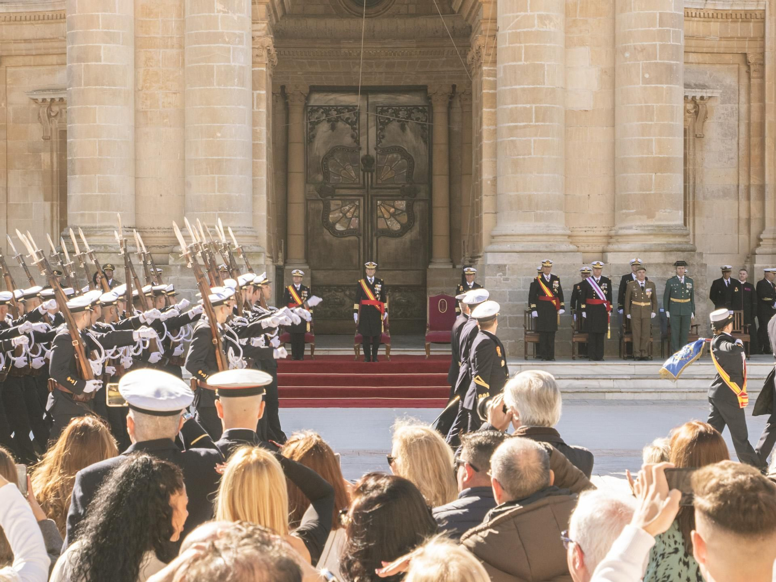 Las imágenes de la jura de bandera en la Escuela de Suboficiales de la Armada en San Fernando