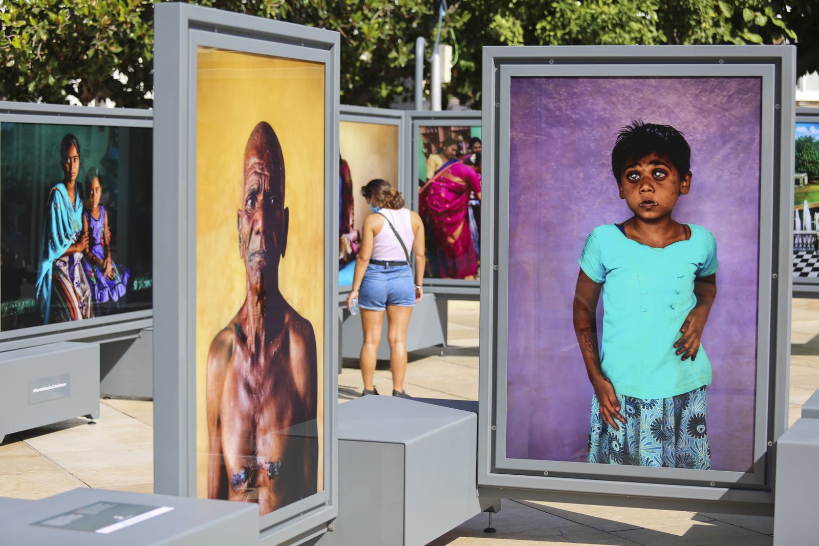 Fotos de la exposición sobre la vida cotidiana en la India de la calle Alcazabilla