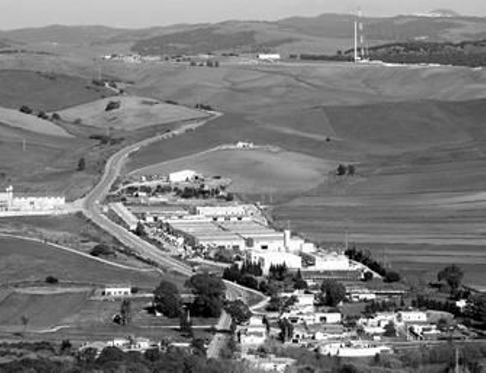 Panorámica desde el mirador de La Corredera, en Vejer, desde donde se divisa el primer aerogenerador.