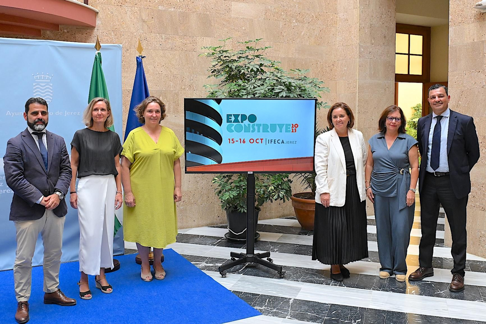 Autoridades asistentes a la presentación oficial de Expoconstruye.