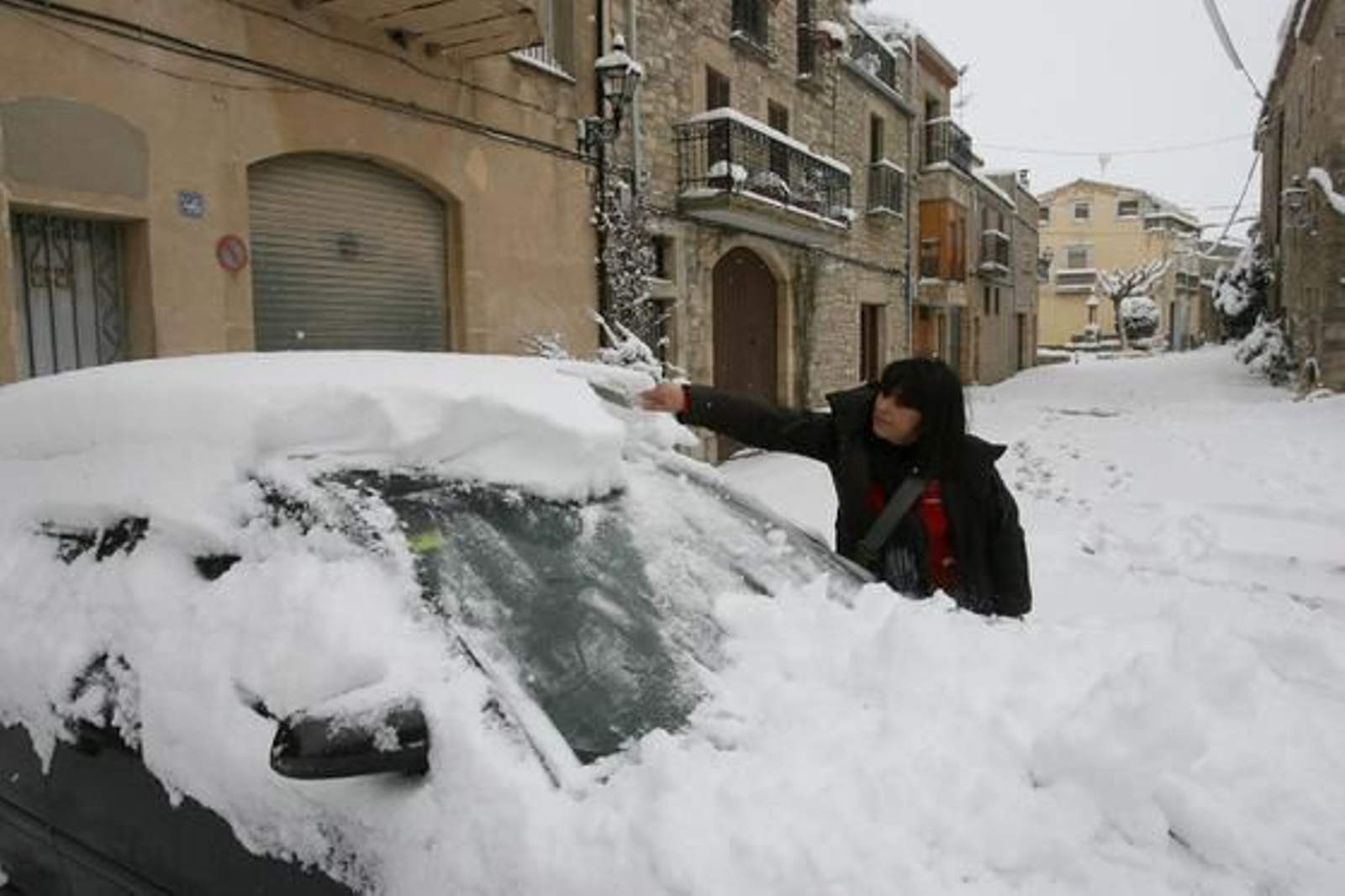 Una intensa nevada cubre Barcelona y a casi toda Cataluña. /EFE · AFP Photo · Reuters