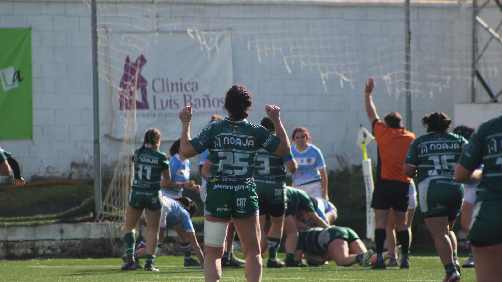 El equipo jiennense celebra el último ensayo ante RC Málaga.