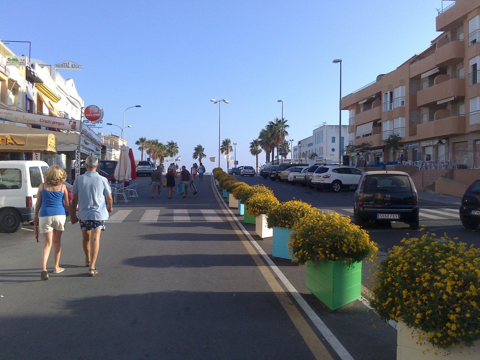 Una avenida del enclave costero de La Antilla.