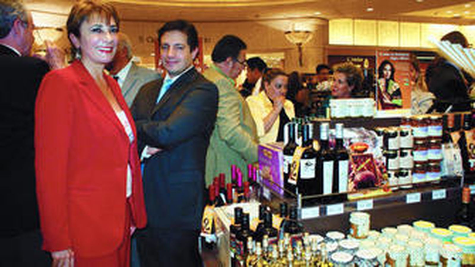 La directora general de Extenda, María Teresa Sáez, en la presentación de la Feria de Andalucía en uno de los restaurantes El Palacio de Hierro.