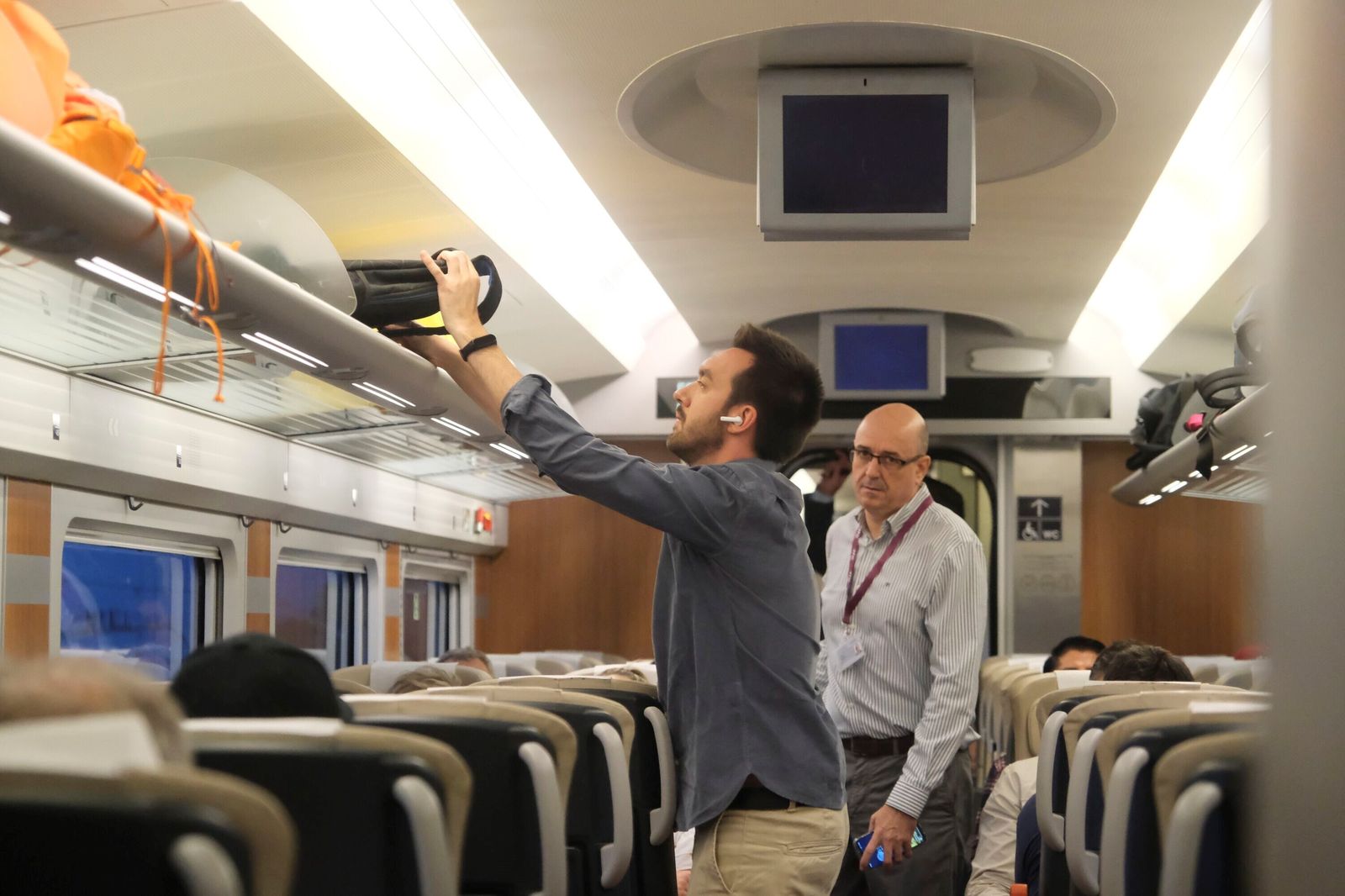 Los trenes Avlo comienzan a circular por Córdoba, en imágenes