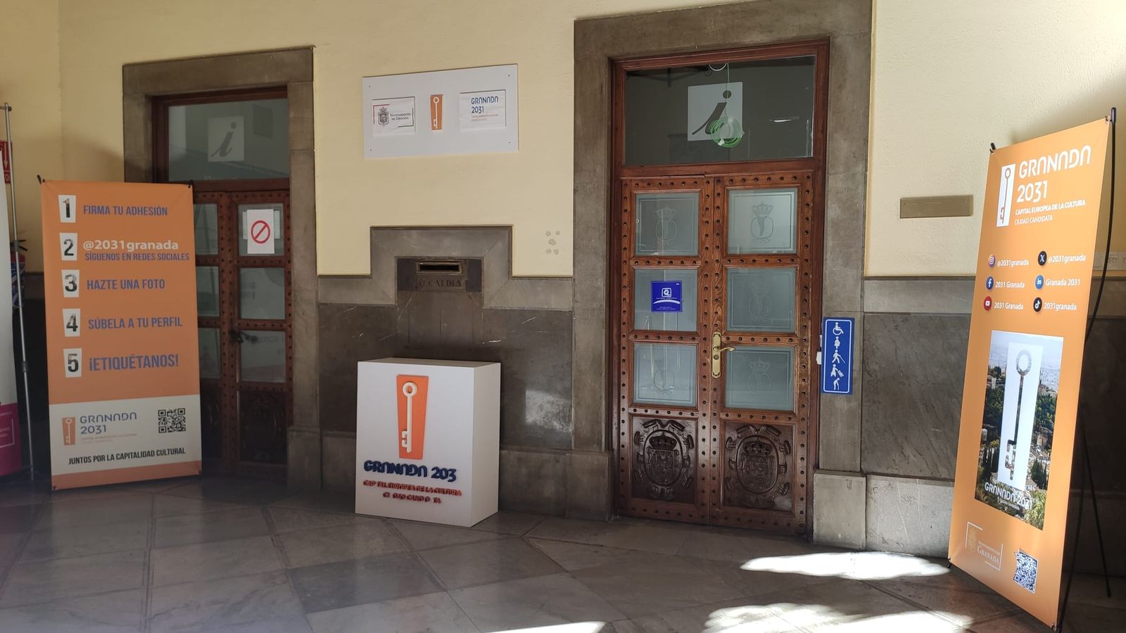 La oficina de turismo está cerrada.