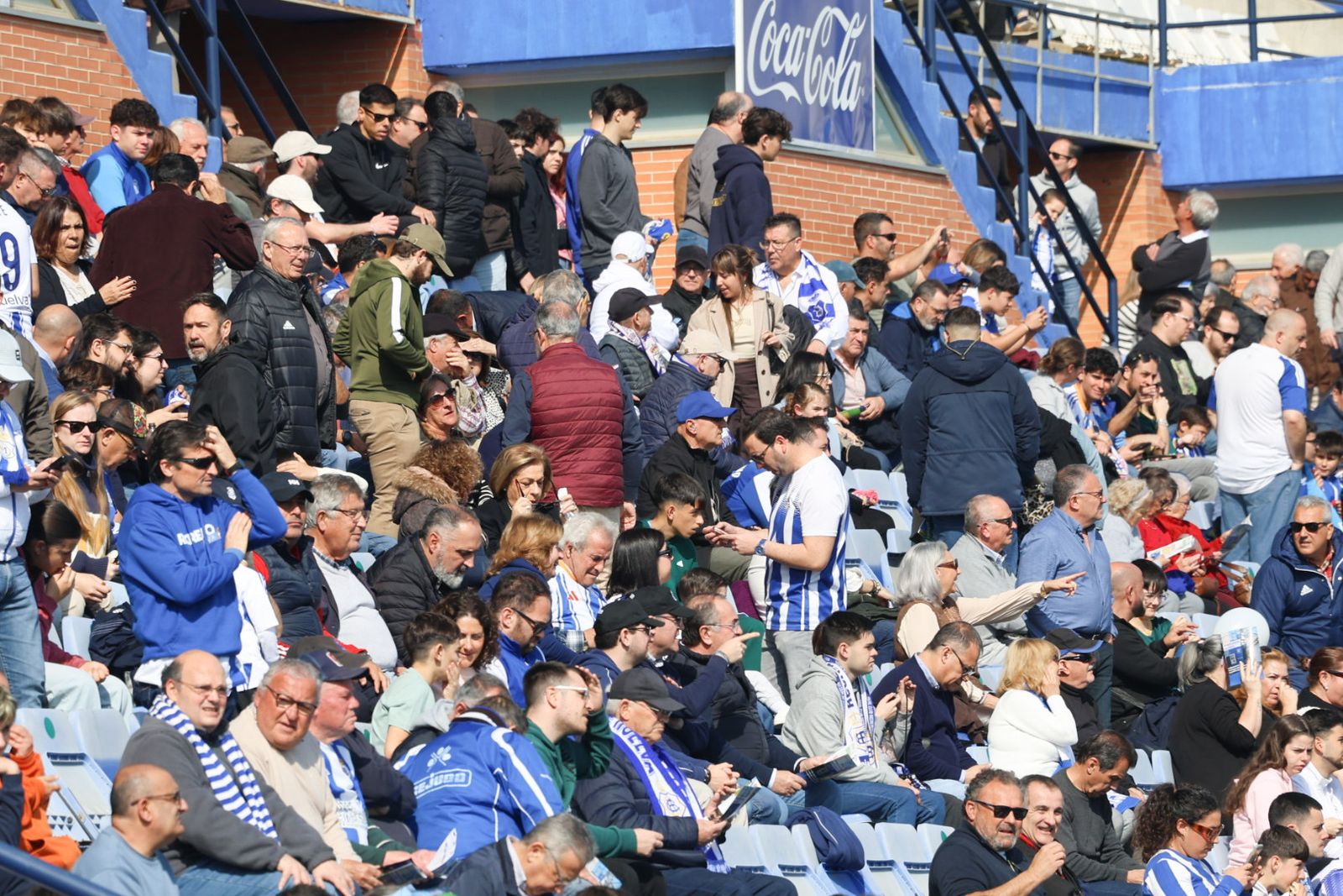 Búscate en las gradas del Nuevo Colombino durante el Recre-Deportiva Minera