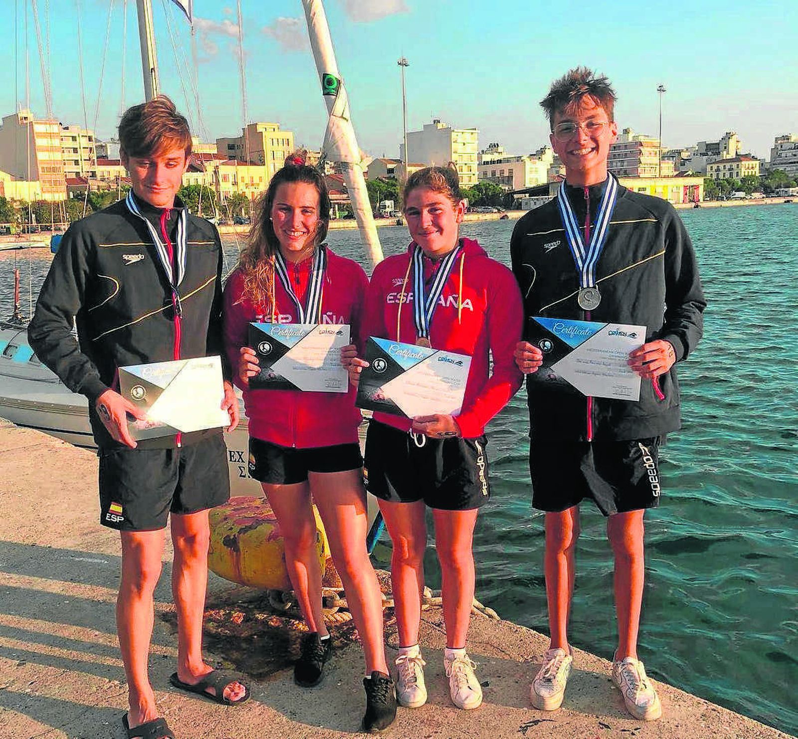 María Claro, segunda por la izquierda.